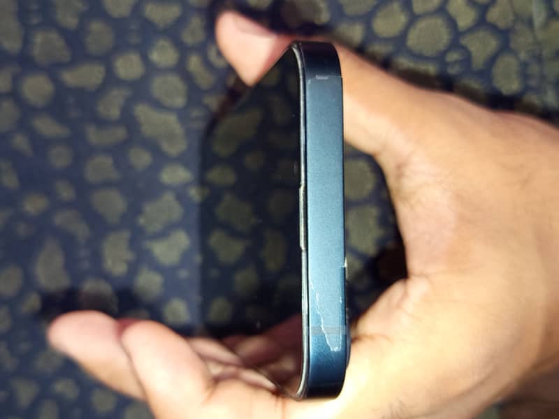 Apple iPhone 13 4