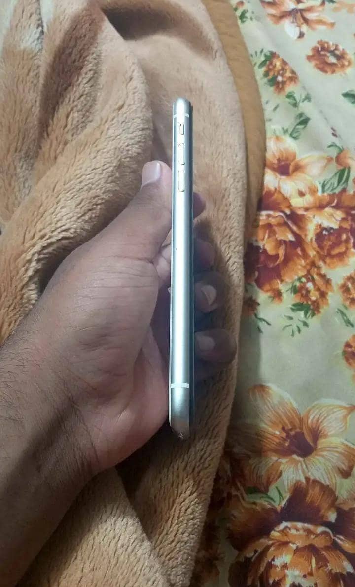 Apple iPhone 11 3