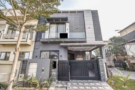 5 MARLA BRAND NEW MODERN HOUSE FOR RENT