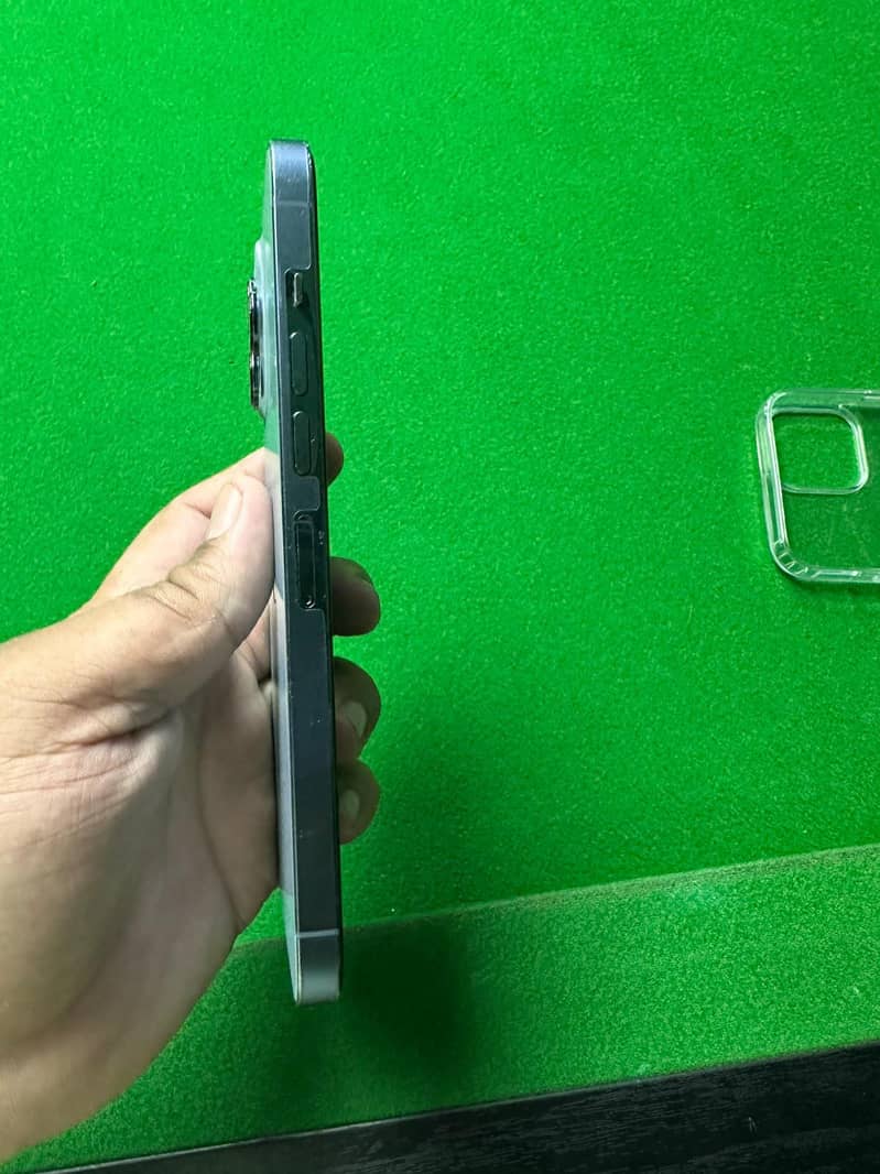 Apple iPhone 13 pro max 2