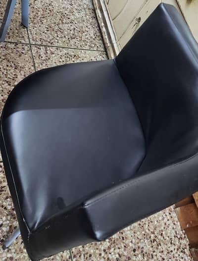 6-Seater Dining Table with Glass Top – almost new