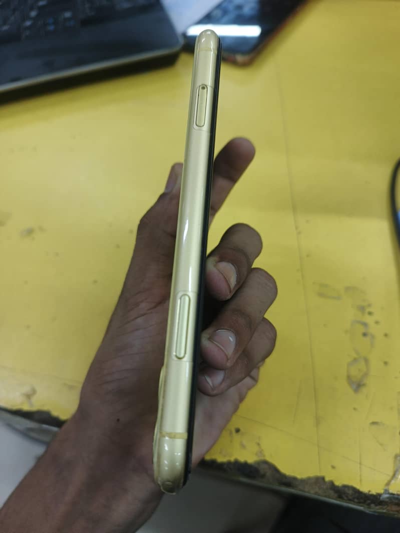 Apple iPhone 11 0