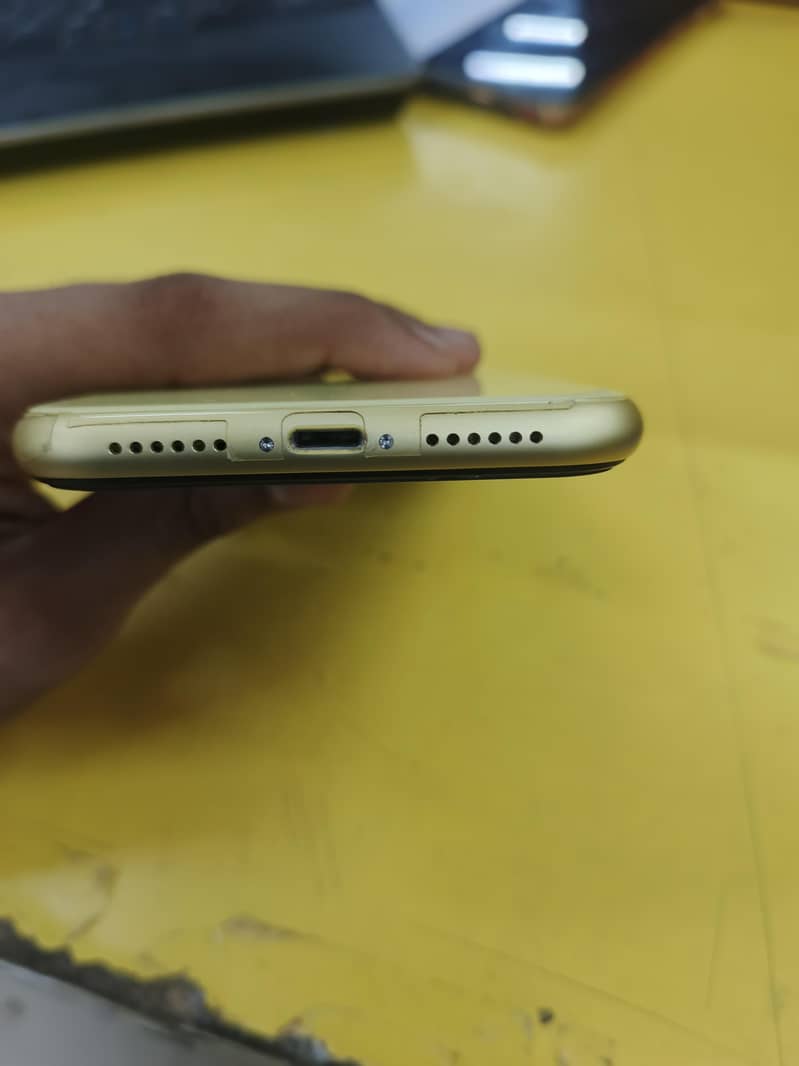 Apple iPhone 11 3