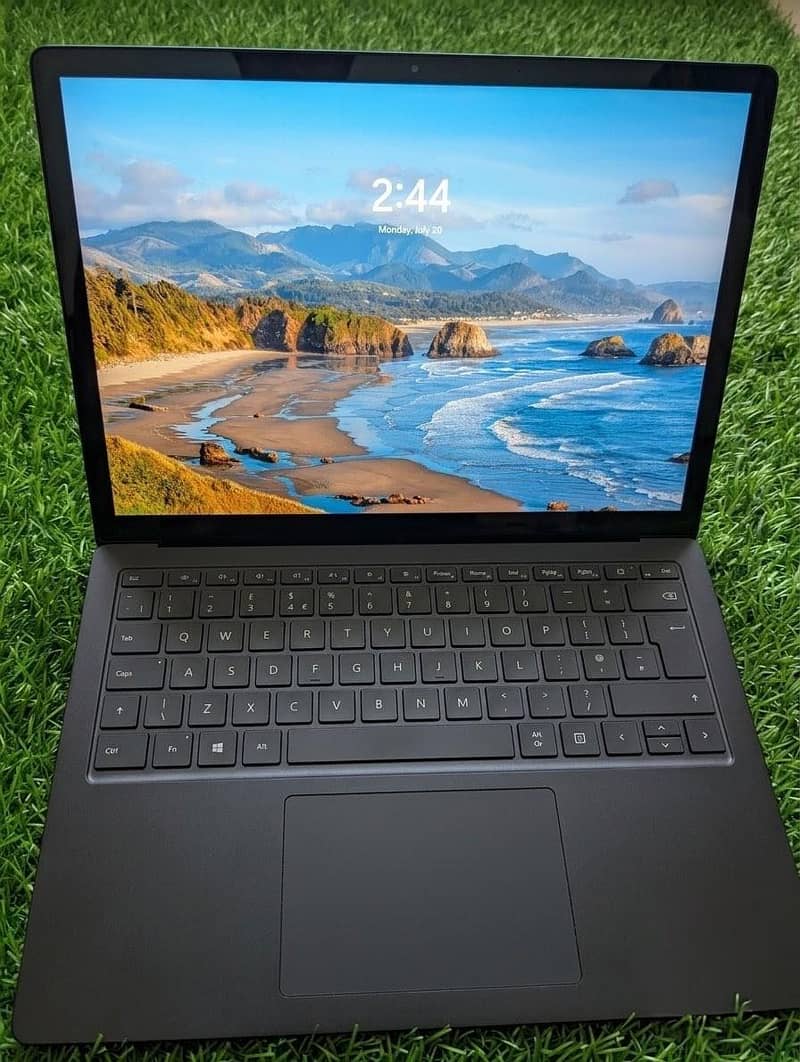 surface laptop 2 8