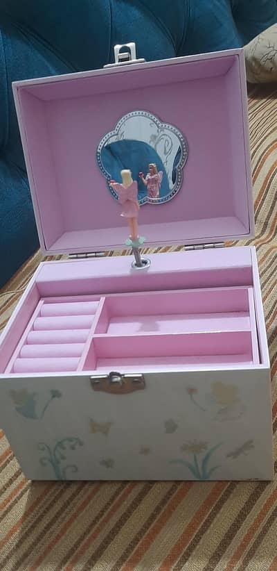 White Jewelry box