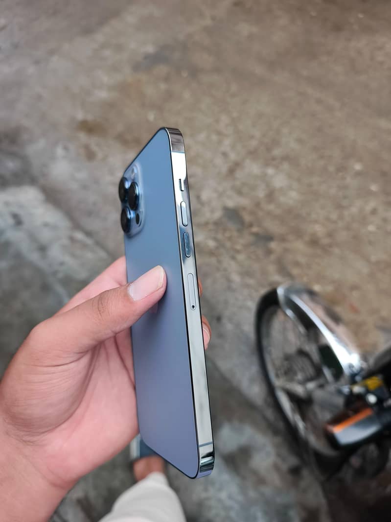Apple iPhone 13 Pro Max 1