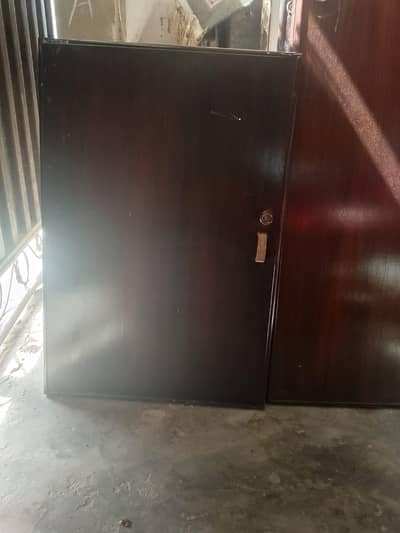 Front Door Almari k uper nich k