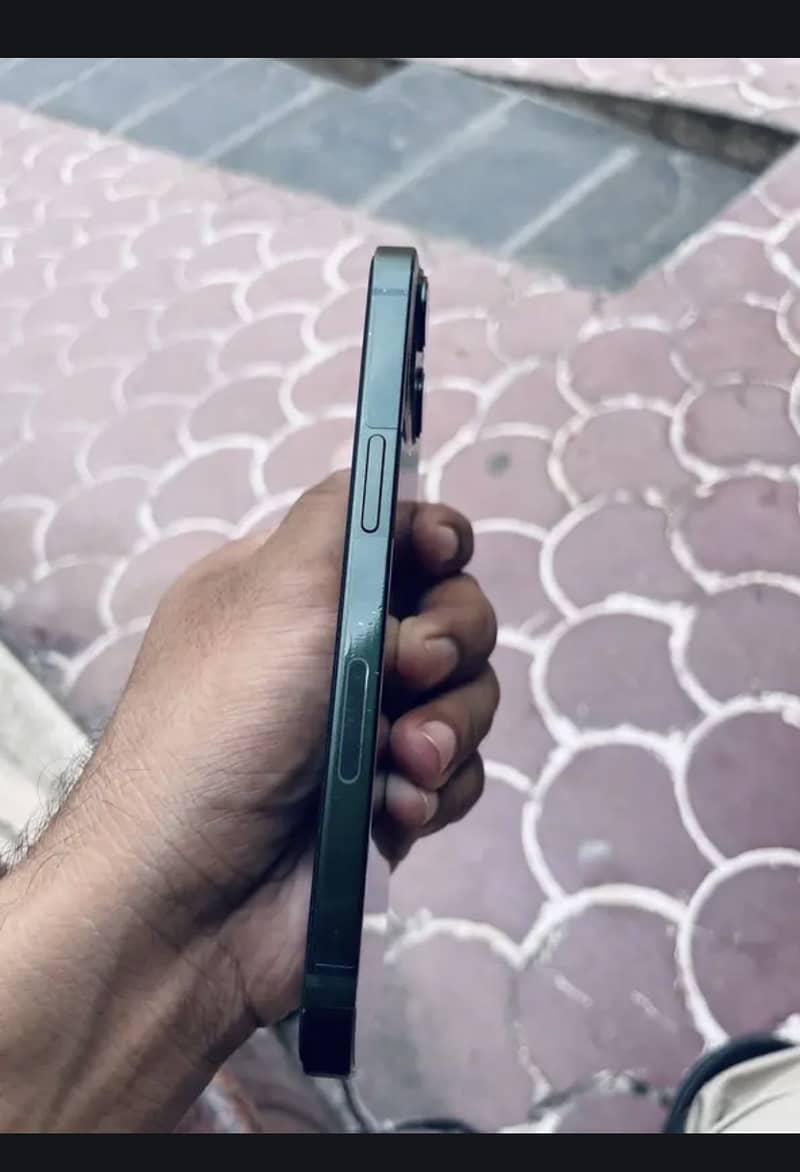 Apple iPhone 13 2