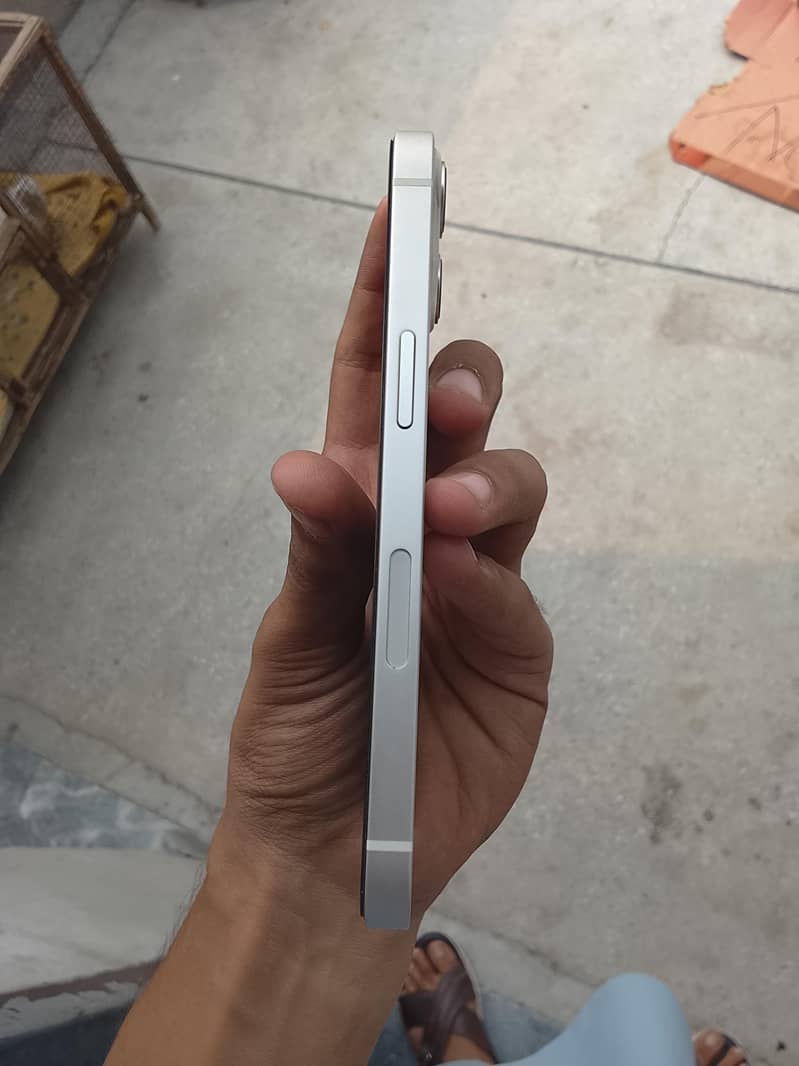 Apple iPhone 13 2