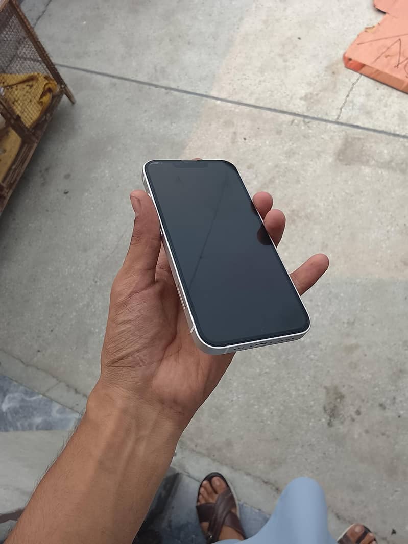 Apple iPhone 13 3