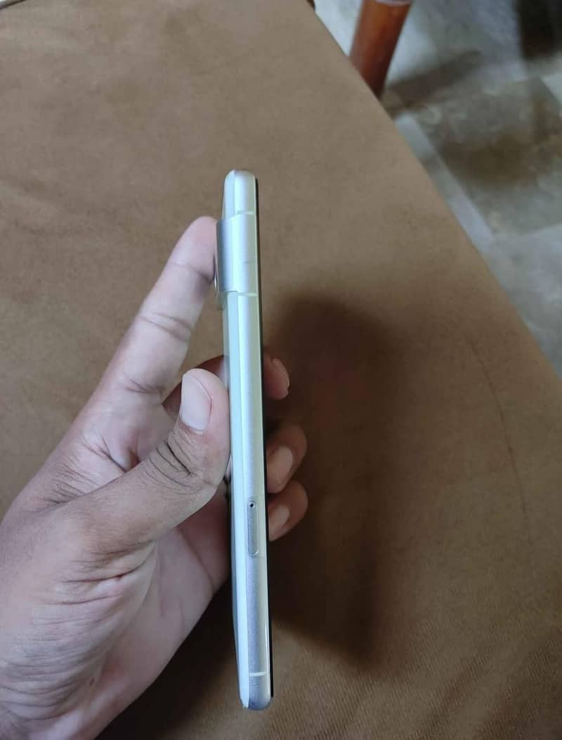 Google Pixel 7 4