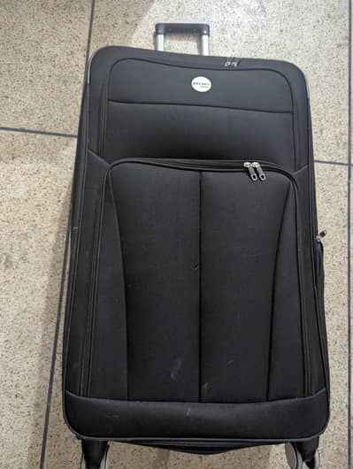 Brand new Luggage 10\10 condition, 1 Dfa bi use NAHI Kiya.