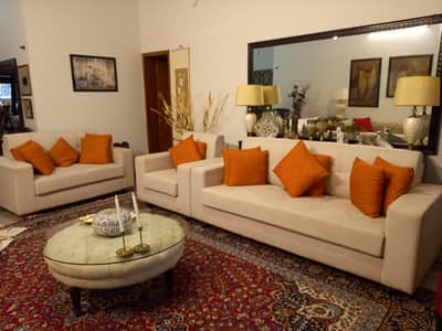 2 brand new sofas for sale its beautiful n comfortabl 1 solde sofas