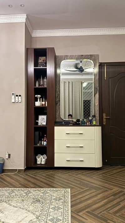 Decore showcases