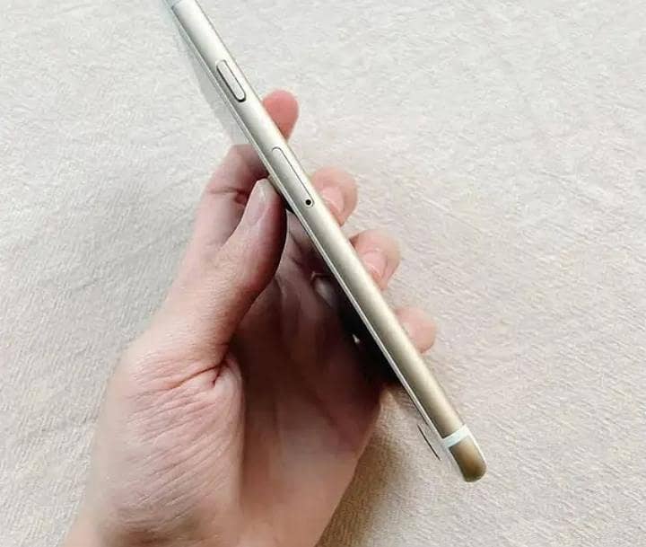 Apple iPhone 6S Plus 2