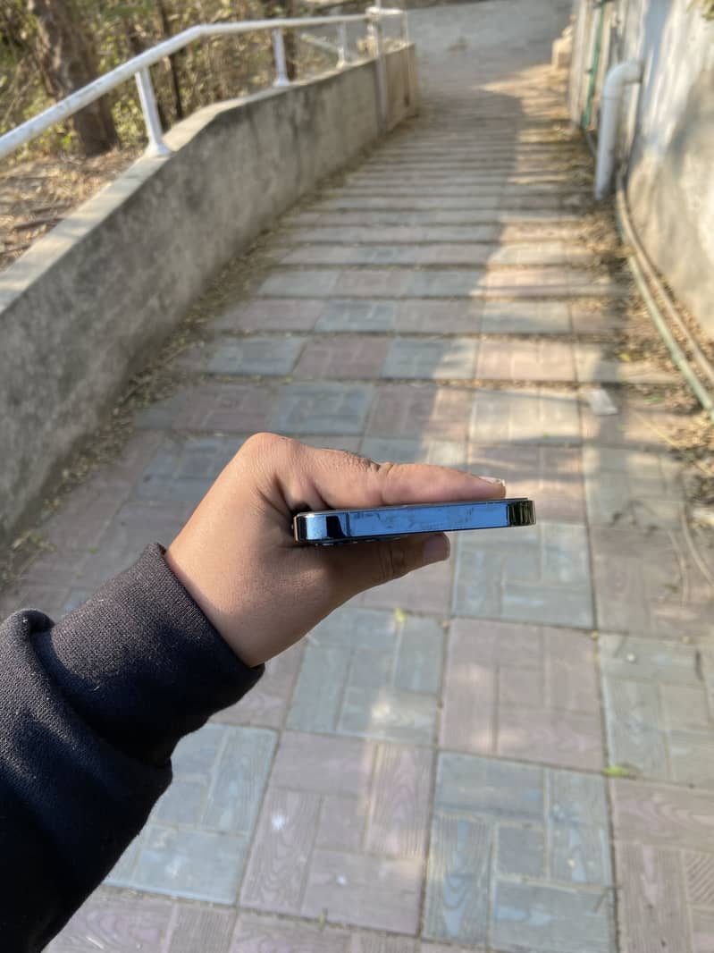 Apple iPhone 12 Pro 3