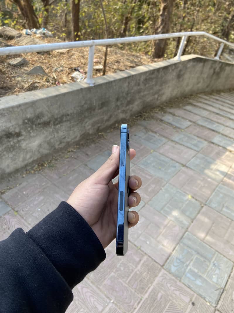 Apple iPhone 12 Pro 4