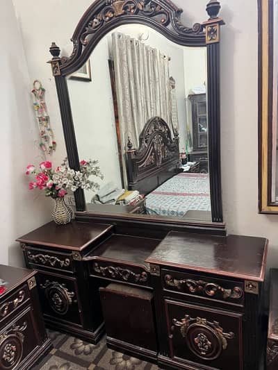Dressing table with mirror