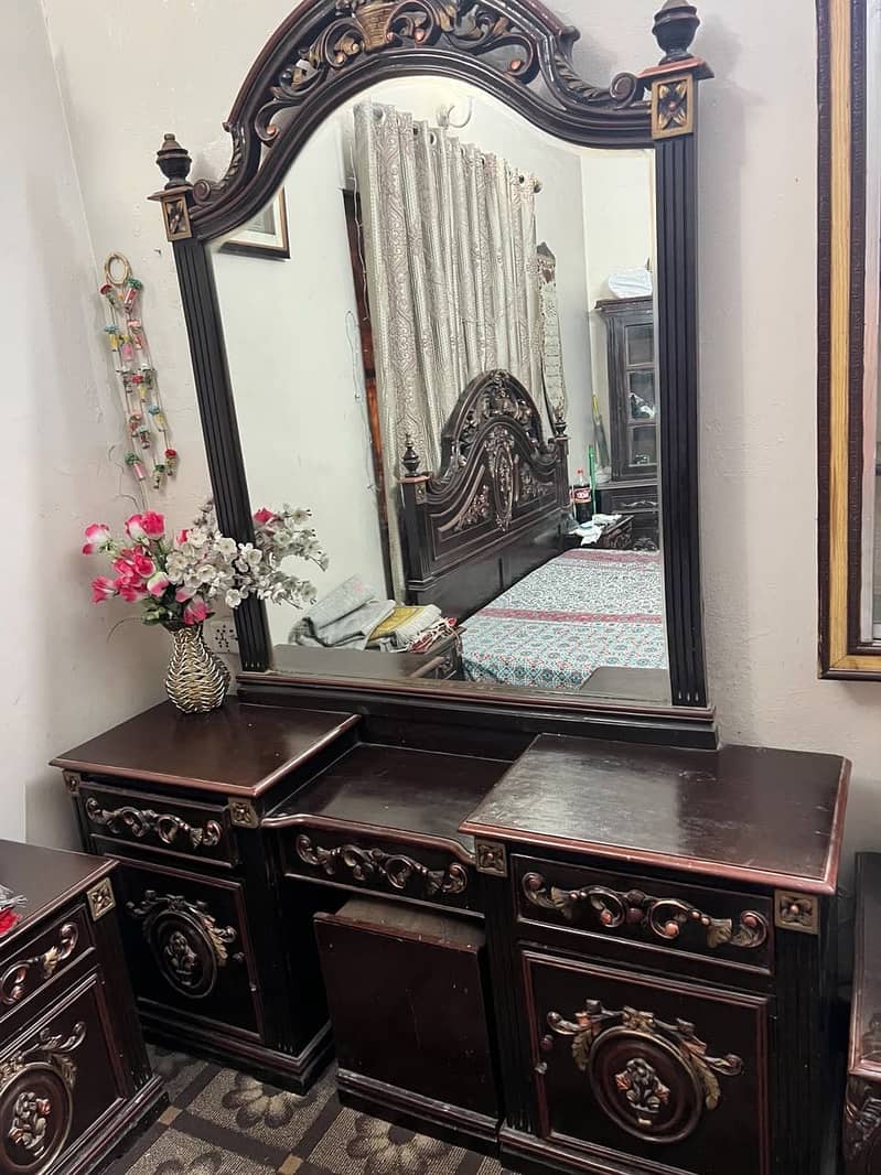 Dressing table with mirror 0