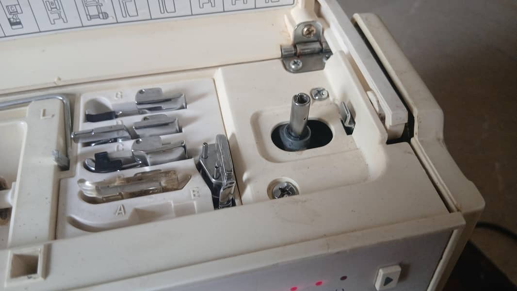 janome automatic  sewing machine 3