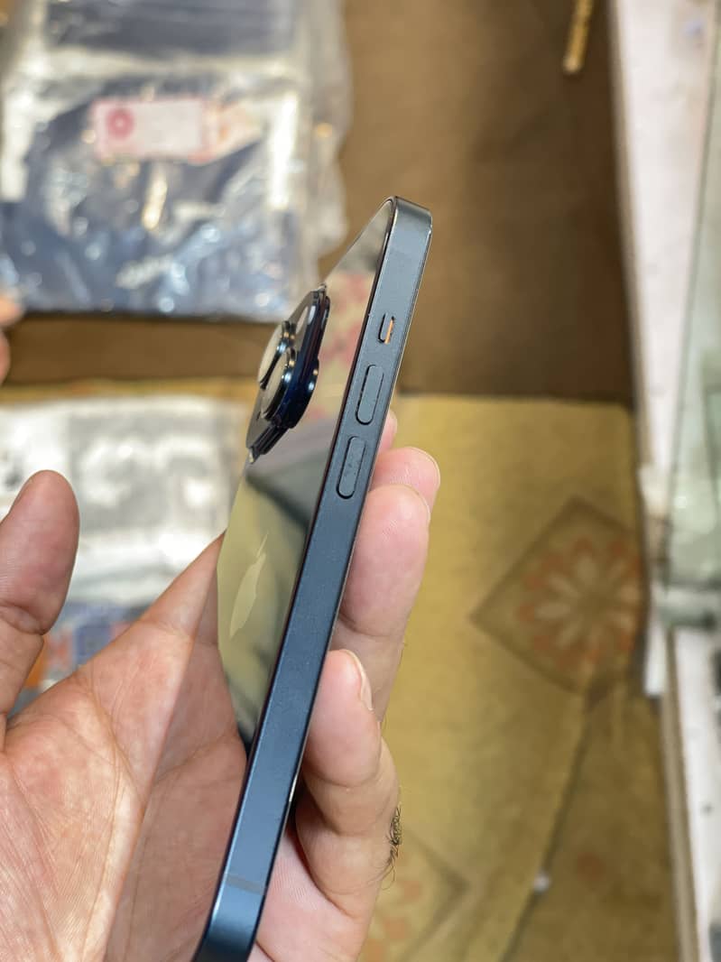 Apple iPhone 14 5