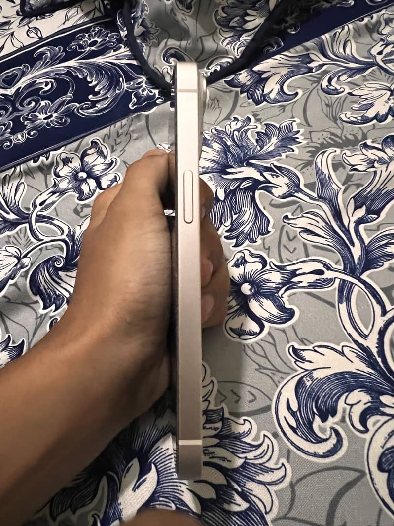 Apple iPhone 14 3