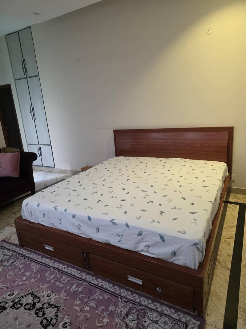 King Size Bed 0