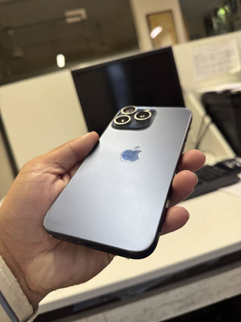 Apple iPhone 15 Pro Max 2