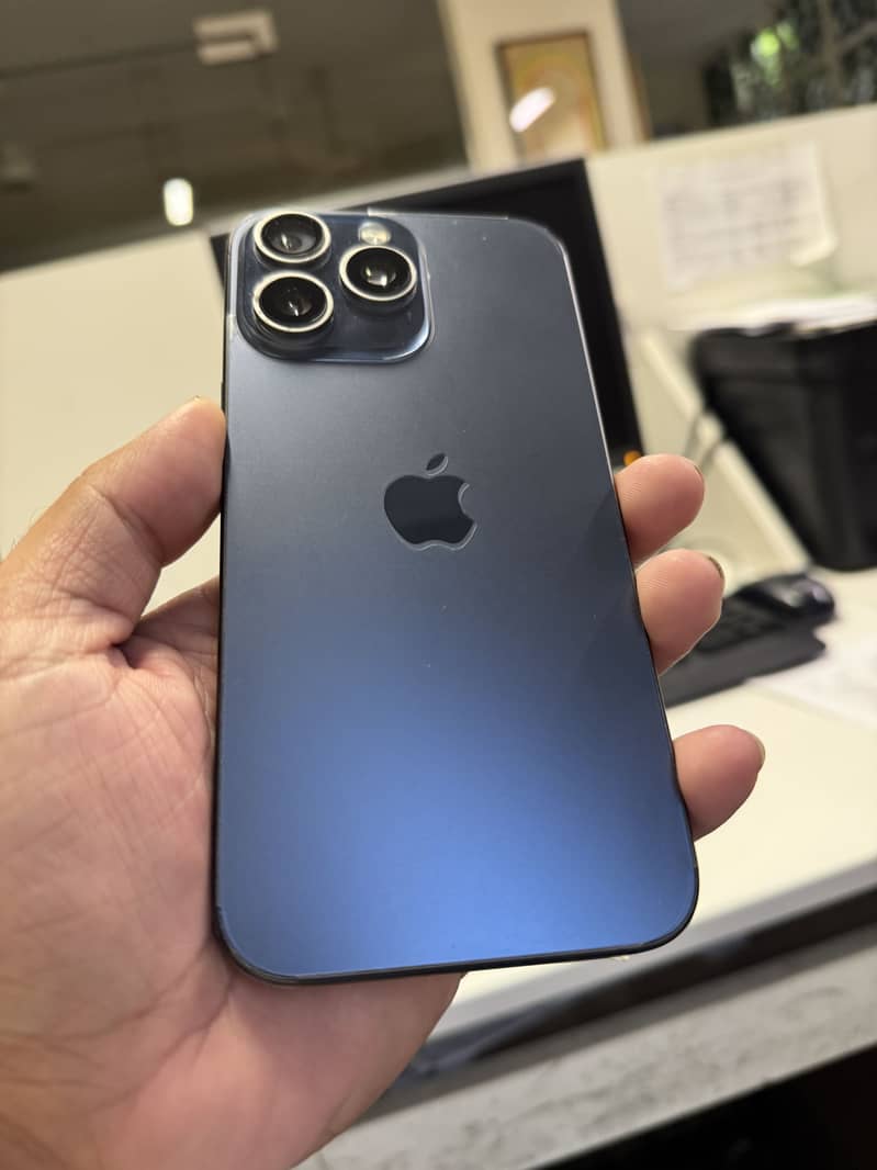Apple iPhone 15 Pro Max 4