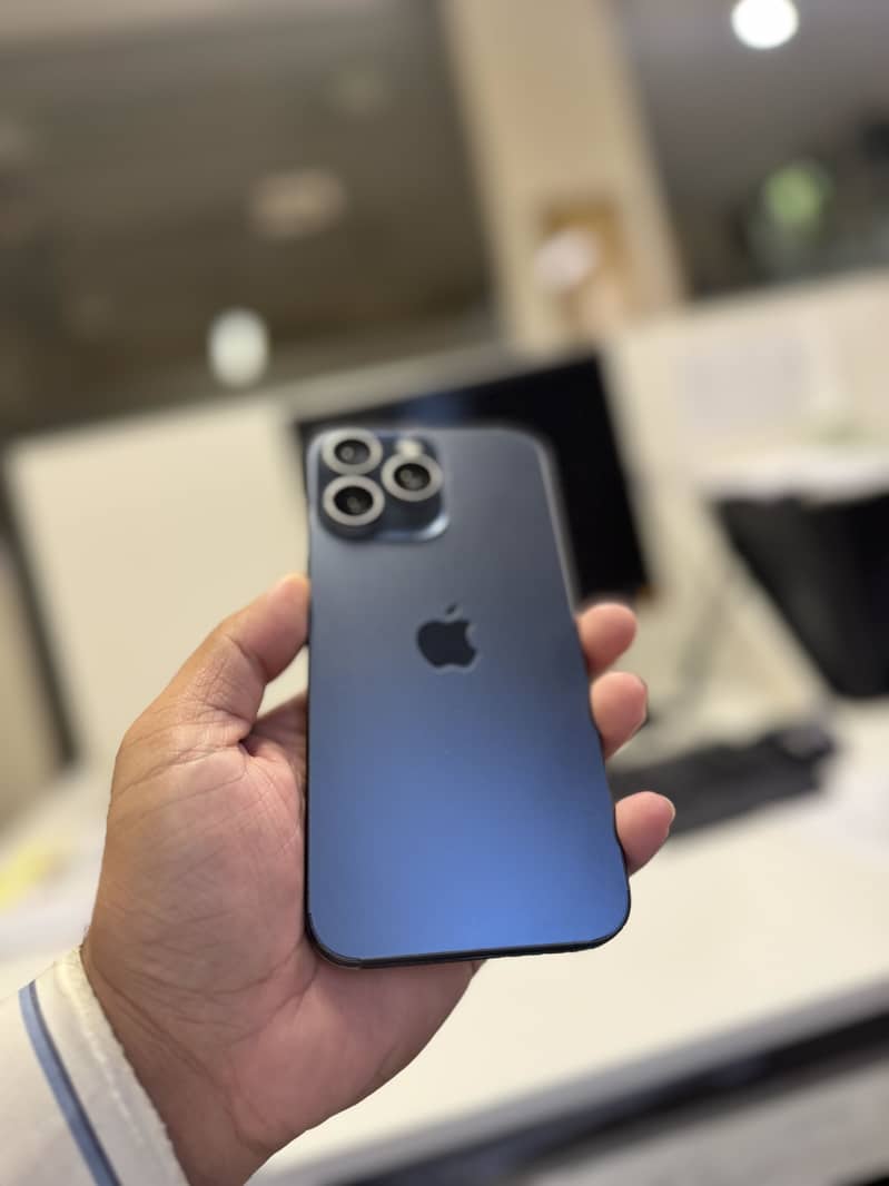 Apple iPhone 15 Pro Max 6