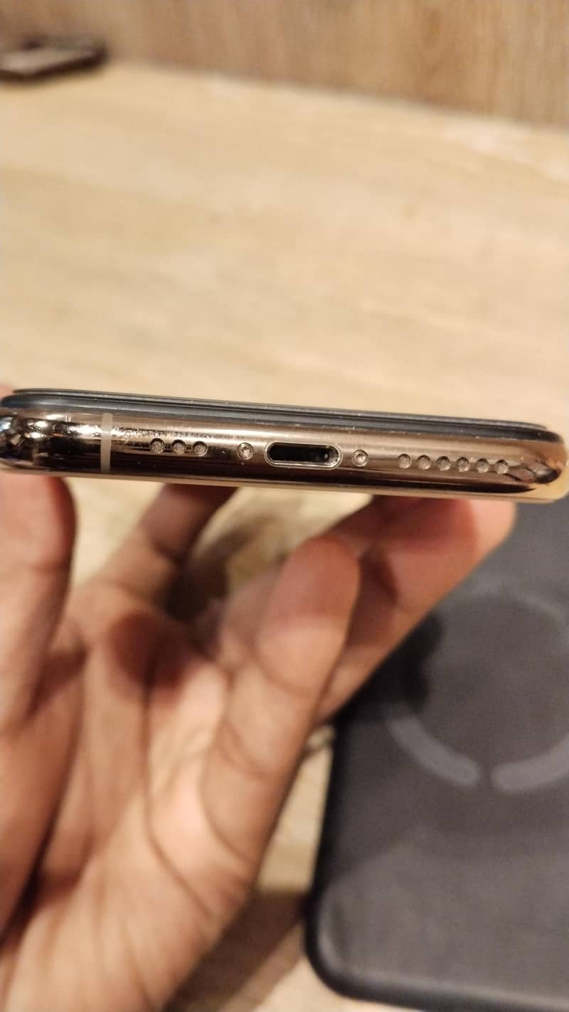 Apple iPhone 11 Pro 4