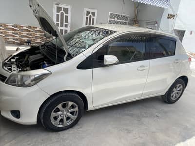 Toyota Vitz 2011 / 2014 pearl white