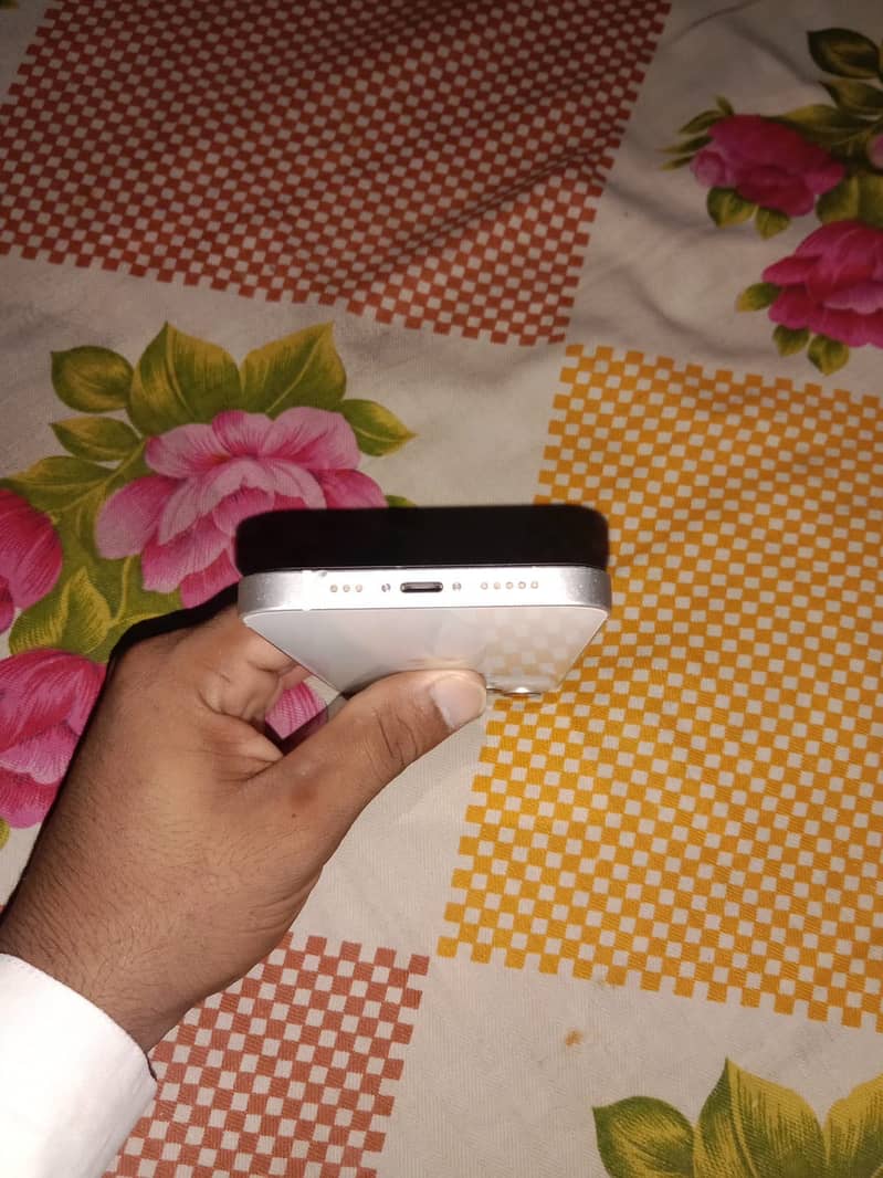 Apple iPhone 13 3