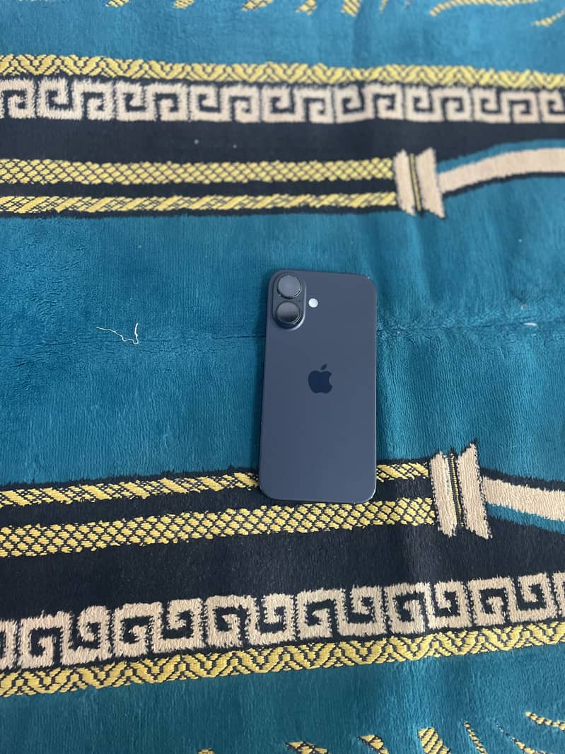 Apple iPhone 16 0