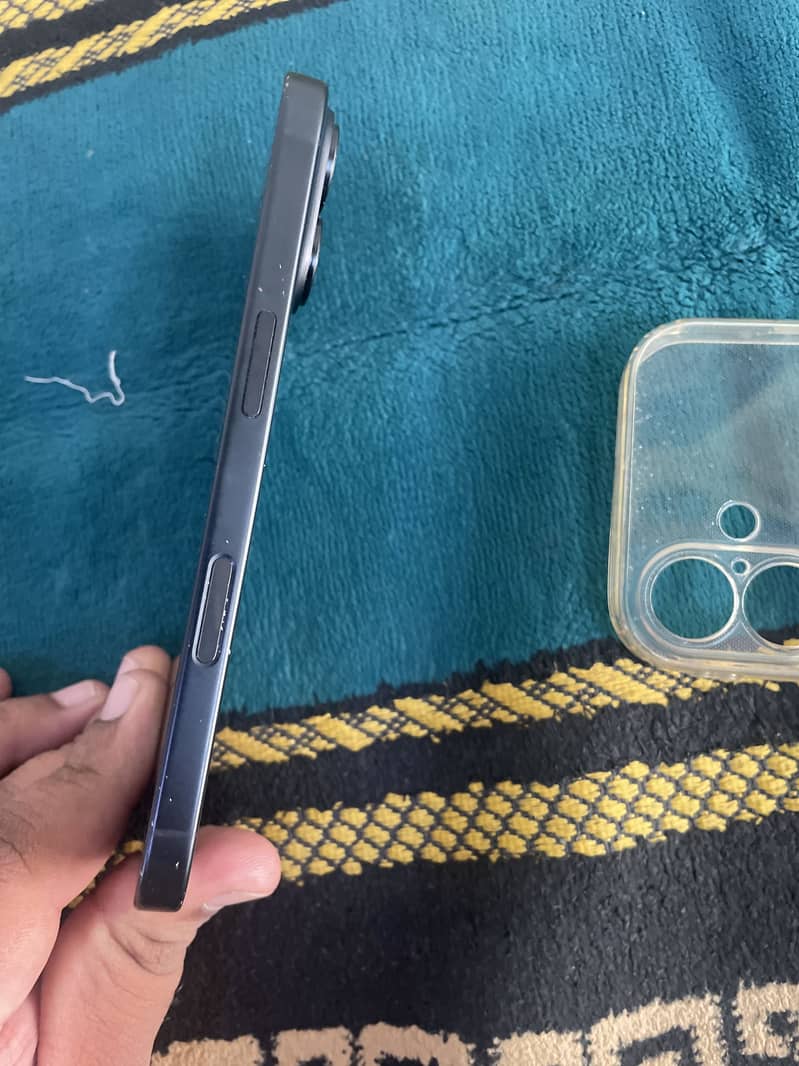Apple iPhone 16 2