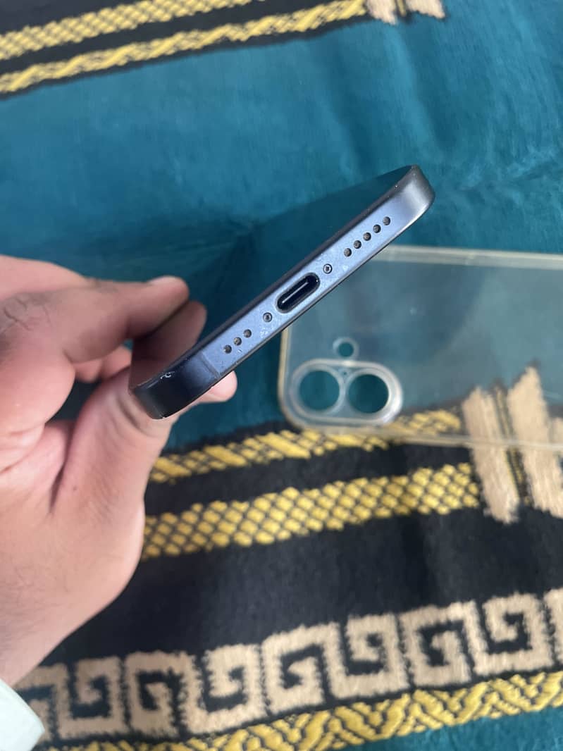 Apple iPhone 16 3