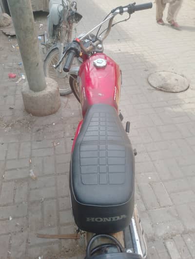 Unique 125 2013 urgent sale serious peron contact