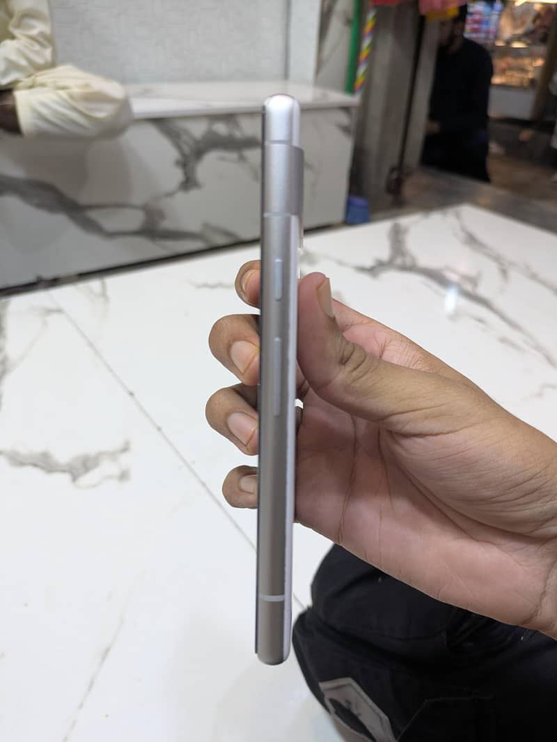 Google Pixel 7a 2