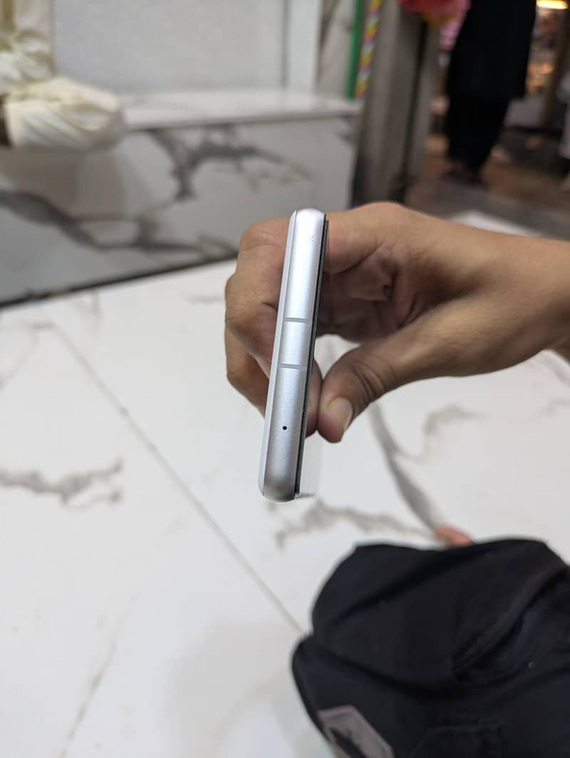 Google Pixel 7a 5