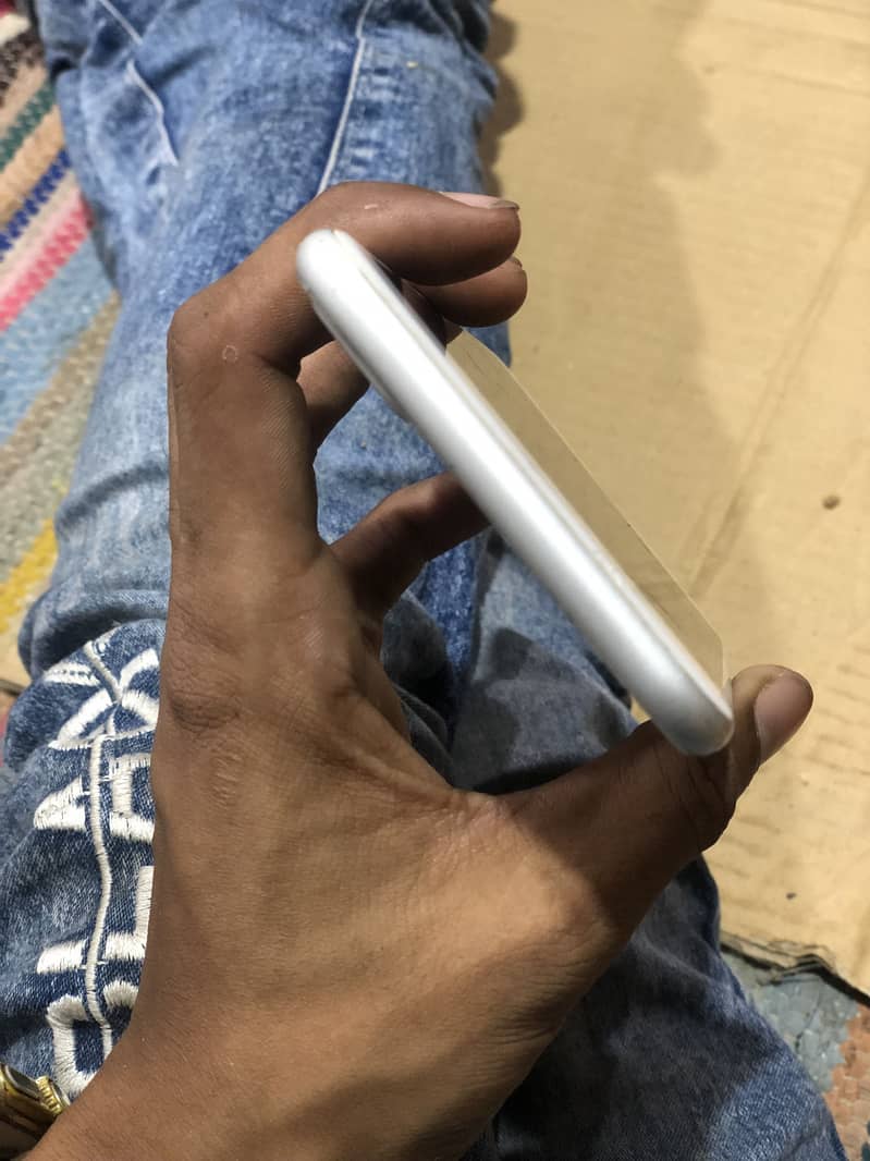 Apple iPhone 8 Plus 1