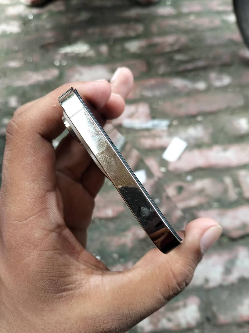 Apple iPhone 14 Pro Max 4