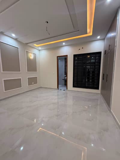 10 MARLA BRAND NEW HOUSE FOR SALE