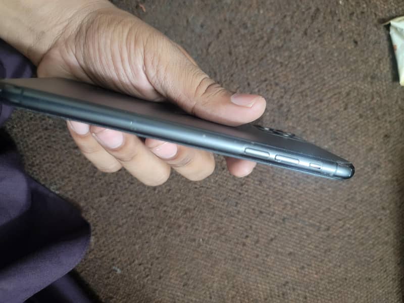 iphone 11 pro max 4