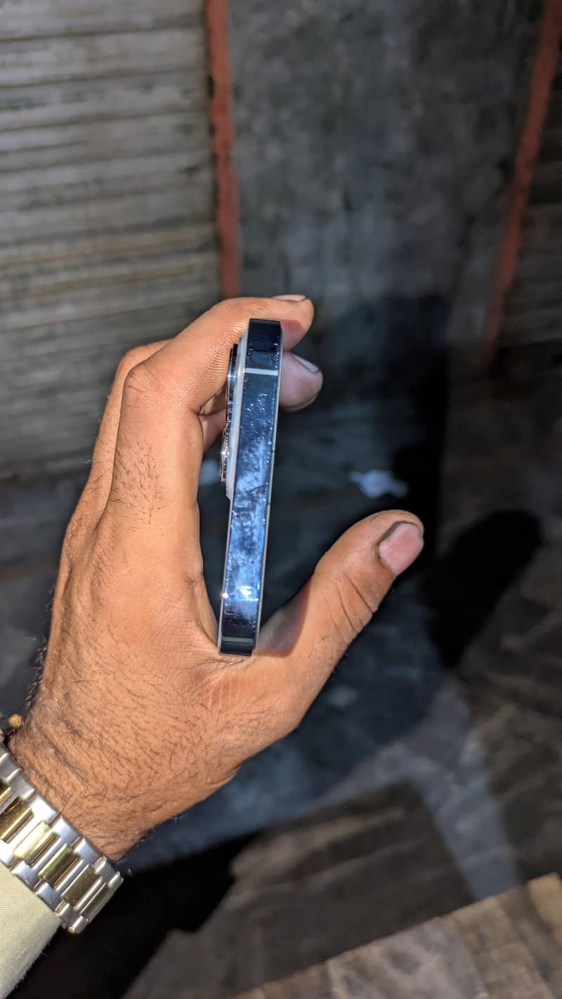 Apple iPhone 13 Pro Max 2