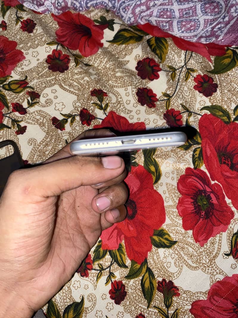 Apple iPhone 7 1