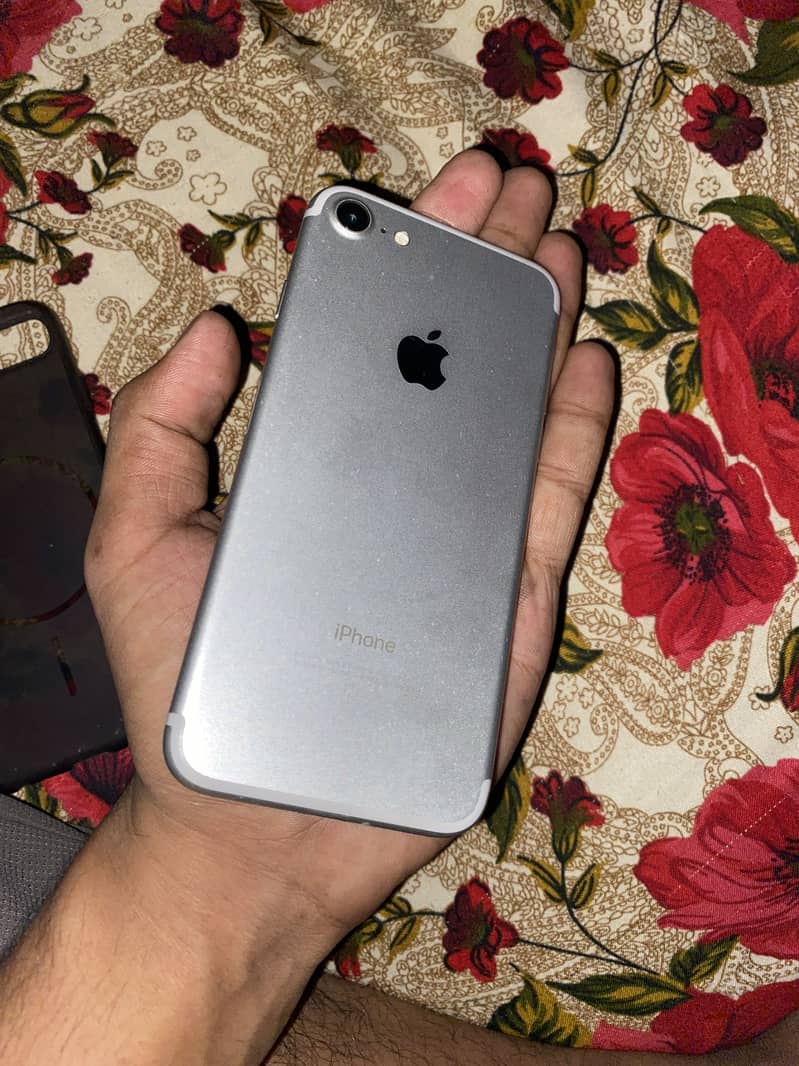 Apple iPhone 7 2