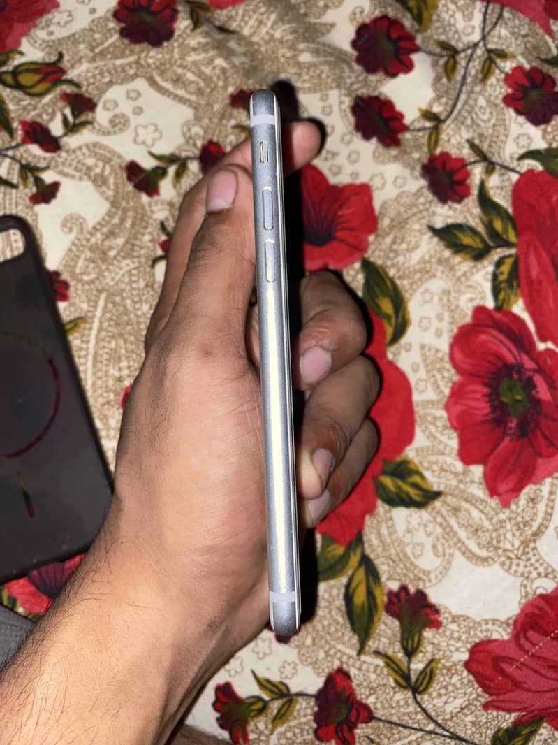 Apple iPhone 7 3