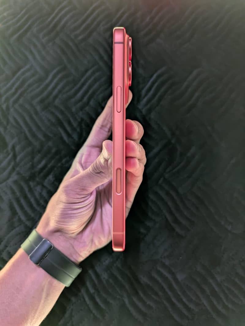 Apple iPhone 17 Pro Max 4