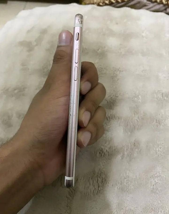 Apple iPhone 7 2