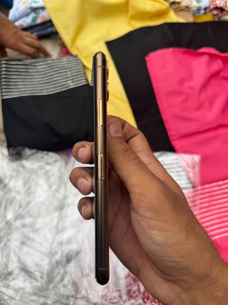 Apple iPhone 11 Pro Max 2